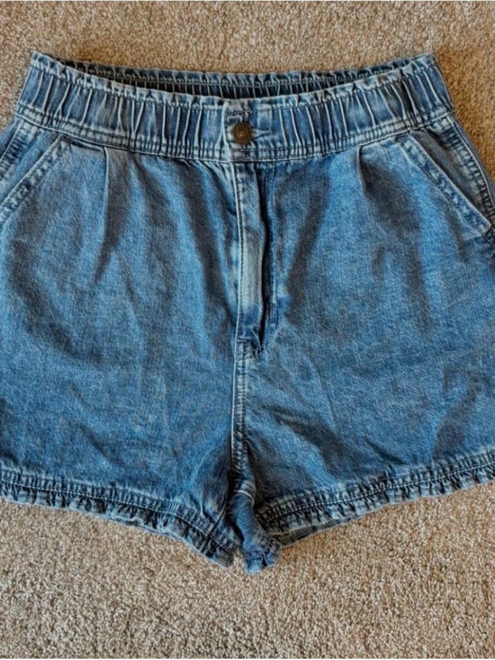 AE ruffle hem mom short